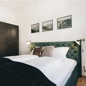 https://neu-residenz-dresden-direkt-an-der-frauenkirche-und-dem.dresdenhotels.net